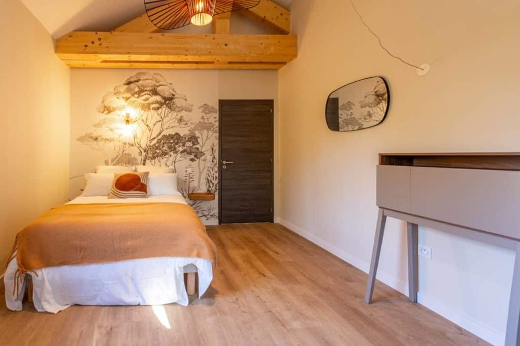 Chambre chaleureuse de l’habitat partagé La Vieille Chouette à La Ravoire – AIDADOM73