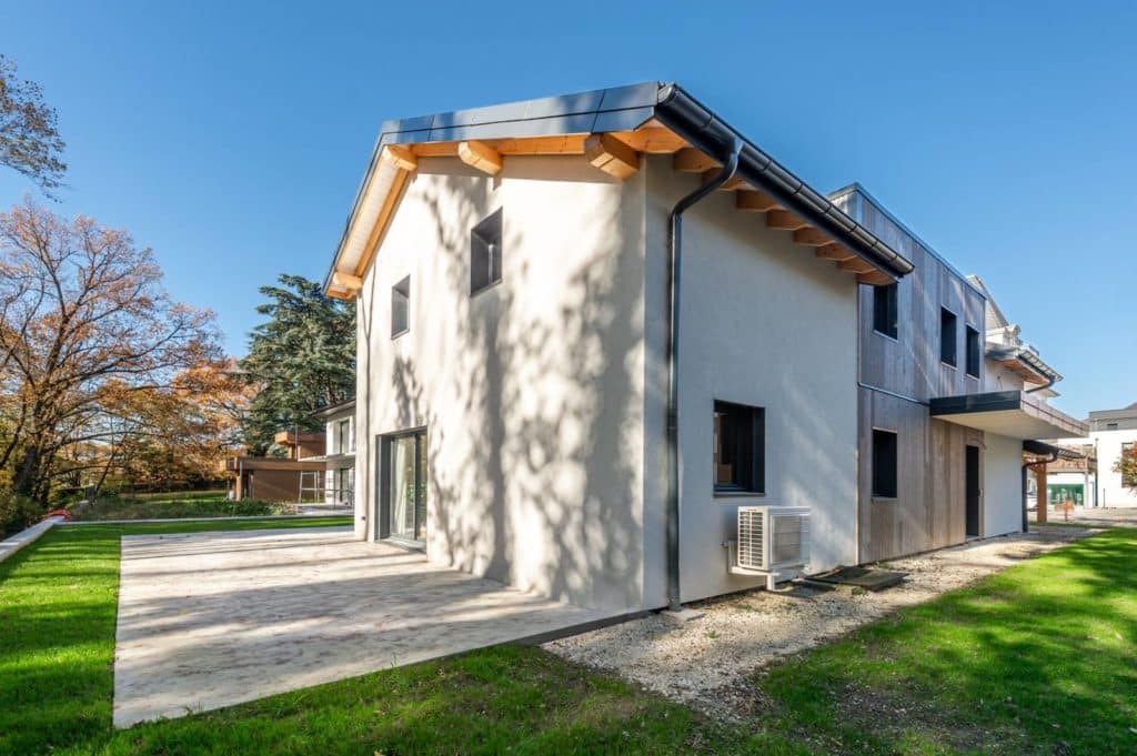 Façade extérieure de l’habitat partagé La Vieille Chouette à La Ravoire – AIDADOM73